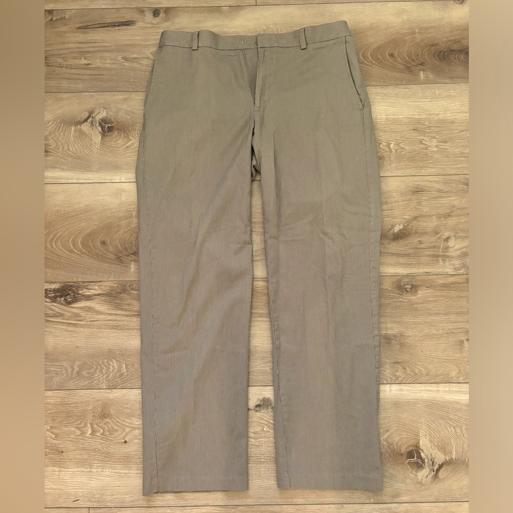 HAGGAR STRAIGHT FIT